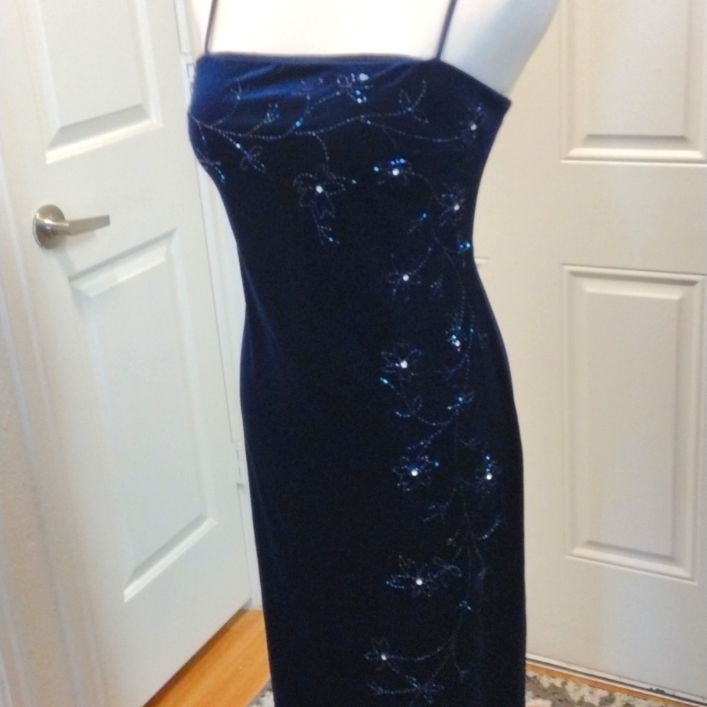 💥 SALE Elegant Navy Blue Velvet Sequin Gown Size 8 - Picture 3 of 9